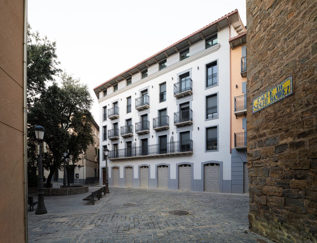 BenjaminyNadia_Fotografiainterior_Jaca_Apartamentoslatorredelreloj_5